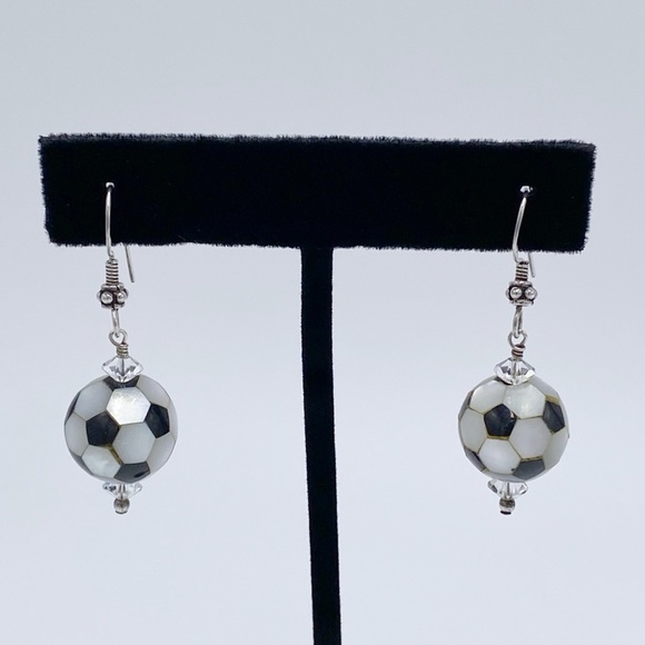 Mother of Pearl and Black Onyx Earrings - Picture 1 of 7
